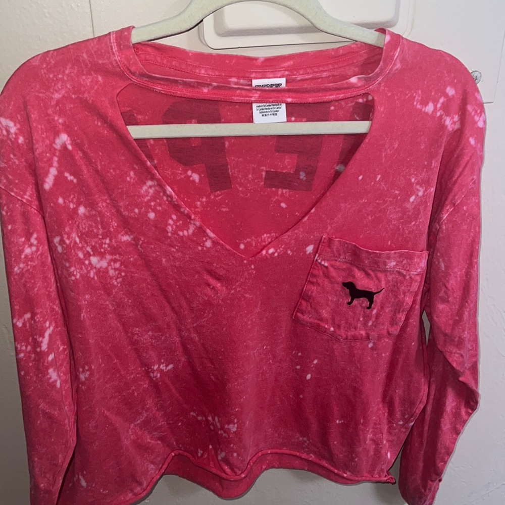 Long-sleeved VS PINK shirt with cute v-neck
